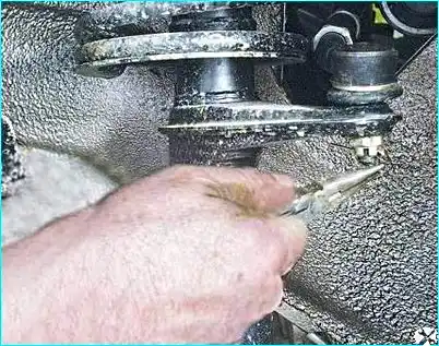 Снятие передней амортизационной стойки Снятие передней амортизационной стойки