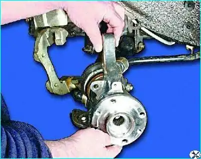 Снятие передней амортизационной стойки Снятие передней амортизационной стойки