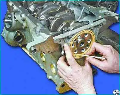 Сборка двигателя автомобиля Сборка двигателя автомобиля