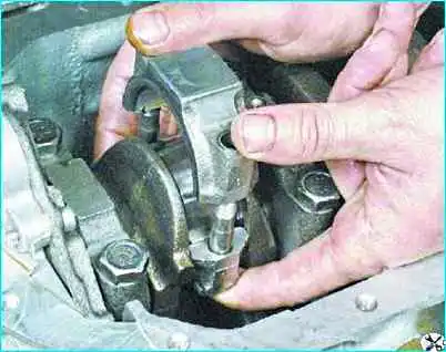 Сборка двигателя автомобиля Сборка двигателя автомобиля