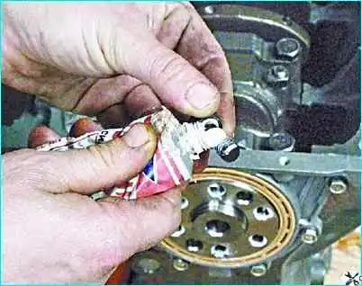 Сборка двигателя автомобиля Сборка двигателя автомобиля