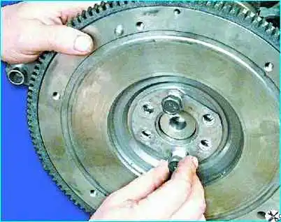 Сборка двигателя автомобиля Сборка двигателя автомобиля