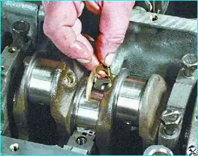 Сборка двигателя автомобиля Сборка двигателя автомобиля