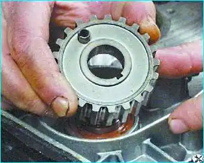 Сборка двигателя автомобиля Сборка двигателя автомобиля