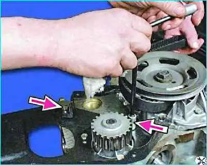 Сборка двигателя автомобиля Сборка двигателя автомобиля