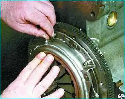 Сборка двигателя автомобиля Сборка двигателя автомобиля