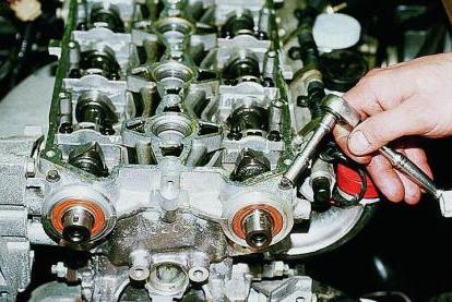 Замена гидротолкателей клапанов двигателя ВАЗ-2112 автомобиля ВАЗ-2110