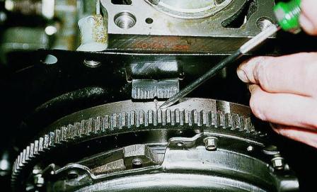 Как заменить ремень ГРМ двигателей ВАЗ-2110