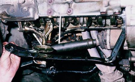 Снятие поддона и маслоприемника двигателя ВАЗ-2110