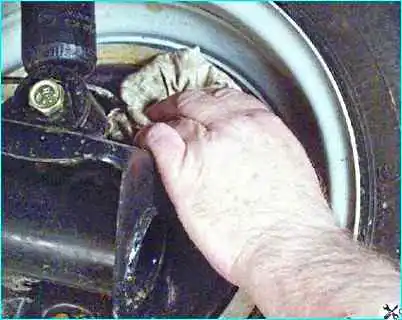 Прокачка тормозной системы автомобиля Прокачка тормозной системы автомобиля