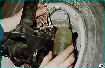 Прокачка тормозной системы автомобиля Прокачка тормозной системы автомобиля