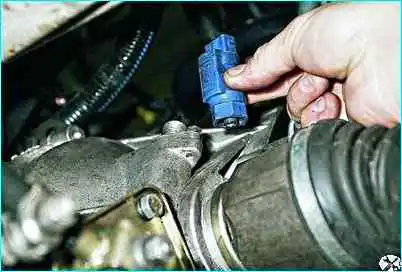 Снятие датчика скорости автомобиля ВАЗ-2110 Снятие датчика скорости автомобиля