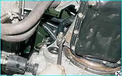 Снятие коробки передач автомобиля ВАЗ-2110 Снятие коробки передач автомобиля