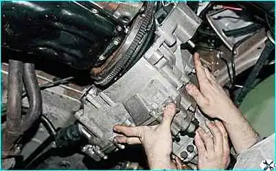 Снятие коробки передач автомобиля ВАЗ-2110 Снятие коробки передач автомобиля