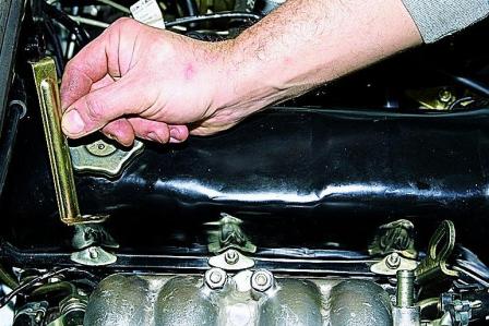 Замена прокладки крышки ГБЦ двигателя ВАЗ-21214