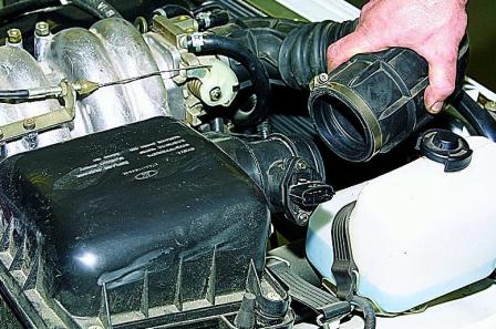 Замена топливного и воздушного фильтра впрыскового двигателя ВАЗ-2121  