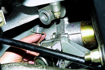 Снятие и ремонт маятникового рычага ВАЗ-2121