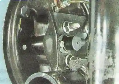 Замена датчиков скорости вращения колес Авео Шевролет Установите детали в порядке, обратном снятию