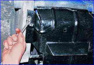 Replacing the ZMZ-406 oil filter