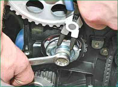 Replacing the timing belt and tension pulley of the VAZ-21126 engine