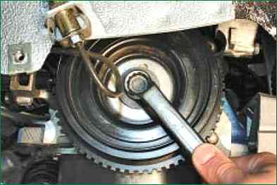 Replacing the timing belt and tension roller of the VAZ-21126 engine