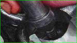 How to replace valve stem seals ZMZ-405, ZMZ-406