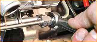 VAZ-21126 fuel rail removal and installation