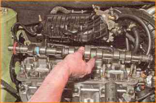 Removing and installing the camshaft VAZ-11183