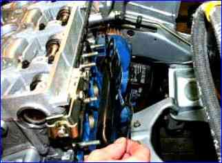 Replacing the cathode manifold gasket of the VAZ-21126 engine