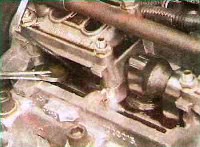 Як відрегулювати зазори клапанів двигуна 11183