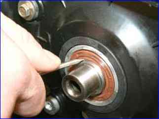 Replacing camshaft oil seals on VAZ-21126 engine