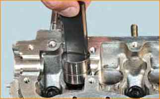 Checking and replacing hydraulic valve tappets VAZ-21126 