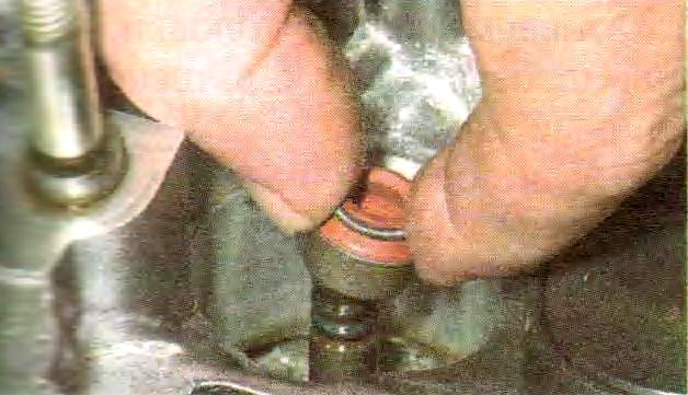 Reemplazo de los sellos de válvula del motor VAZ-21114