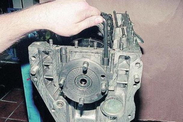 Розбирання двигуна ЗМЗ-402