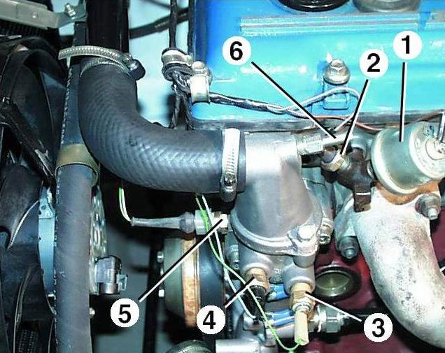 Extracción e instalación del motor ZMZ-406 del automóvil GAZ-3110