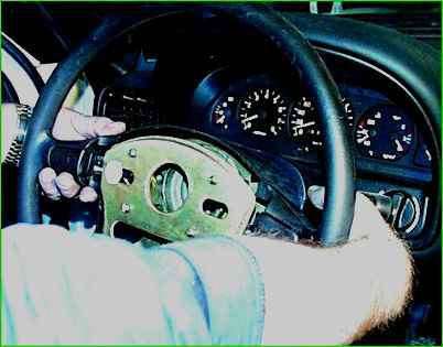 Removing the steering wheel GAZ-3110