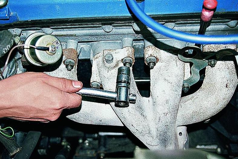 ZMZ-406 exhaust manifold gasket replacement