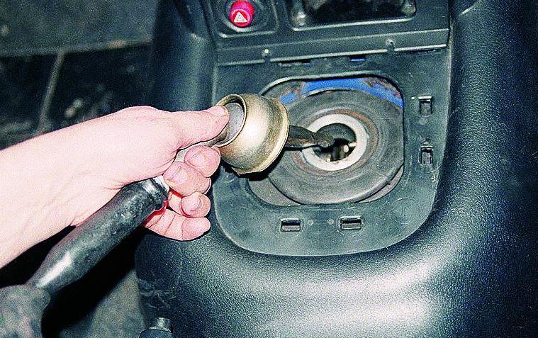 Desmontaje de la palanca de cambios GAZ-3110