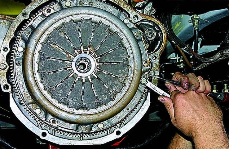 Removal. Troubleshooting and installation of the ZMZ 406 flywheel