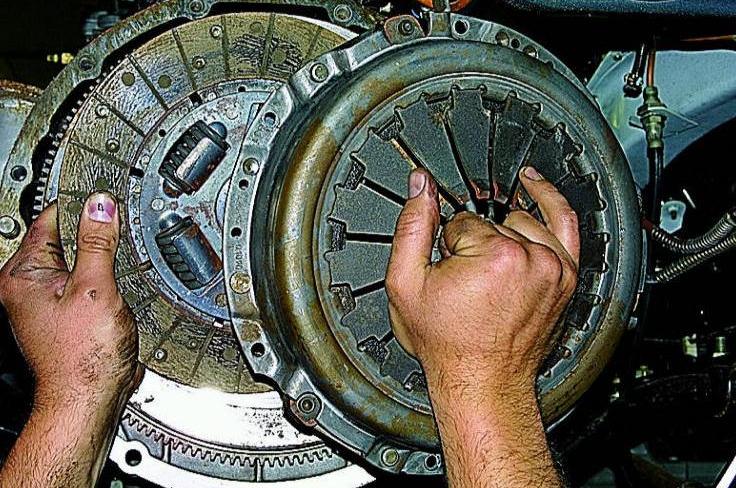 Removal. Troubleshooting and installation of the ZMZ 406 flywheel style=