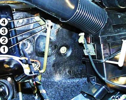 GAZ-3110 Beschleunigerkabel ersetzen