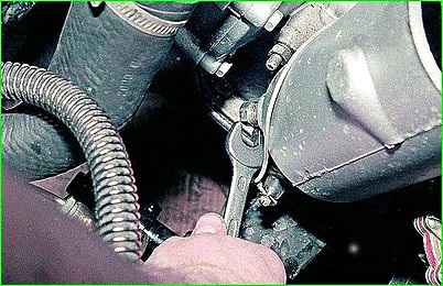 Reemplazo del aceite y filtro de aceite del motor GAZ-2705 con motor ZMZ-402
