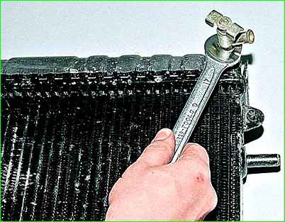 Replacing the radiator with the ZMZ-402 engine