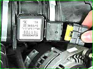 Removal and installation of the throttle unit of the ZMZ-40524 engine