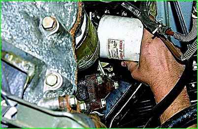 Reemplazo del aceite y filtro de aceite del motor GAZ-2705 con motor ZMZ-406