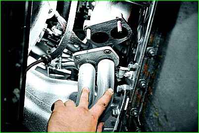 Replacement of intake pipes with ZMZ-4025 engines