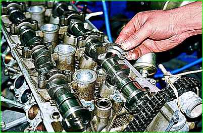 Removal and installation of camshafts shafts ZMZ-406