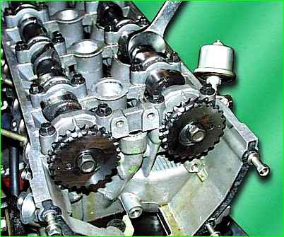Removal and installation of ZMZ-406 camshafts