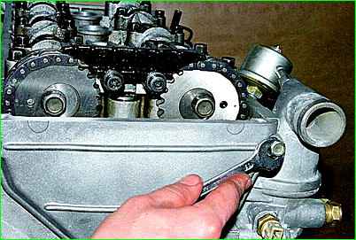 Removal and installation of camshafts ZMZ-406