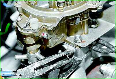 Removing and installing the GAZ-2705 carburetor